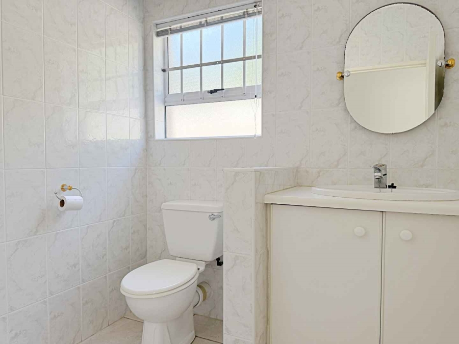 4 Bedroom Property for Sale in Middedorp Western Cape